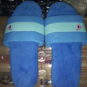 NWOT Isotoner Slipper sandals